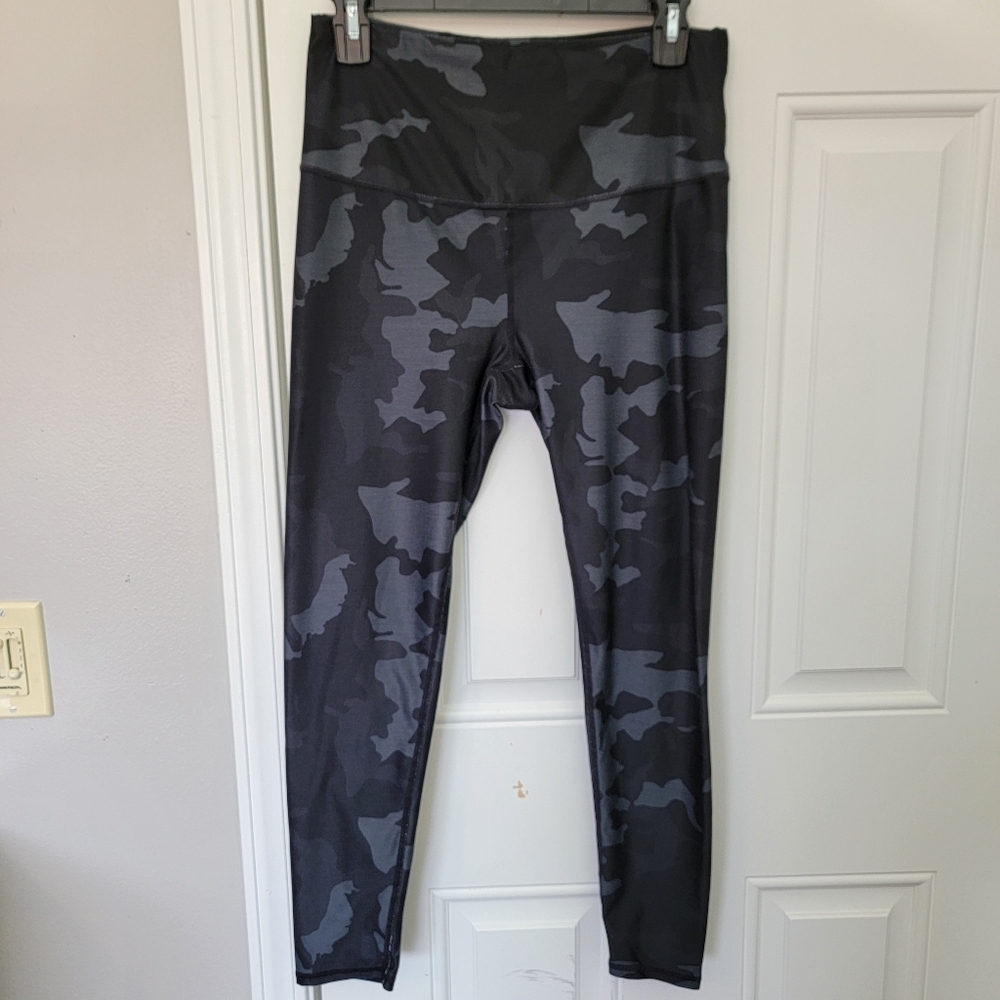 PRANA Women's Compression Leggings Black Gray Camo Print Athlesiure Size Large